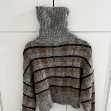 Zara Pullover mit Kragen