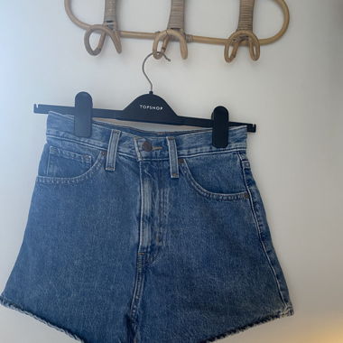 High waisted blue shorts Levi’s 24