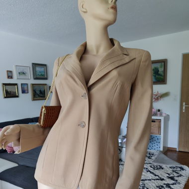 Elegante beiger Blazer von Madeleine
