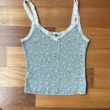 Top cami in pizzo floreale verde di H&M