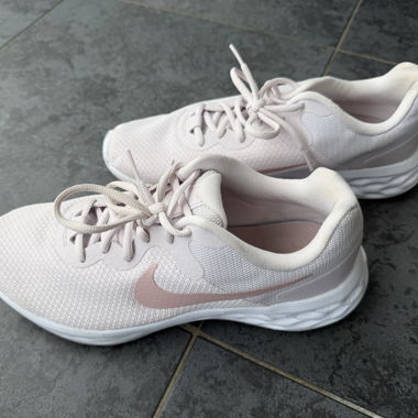 Pinke Sportschuhe