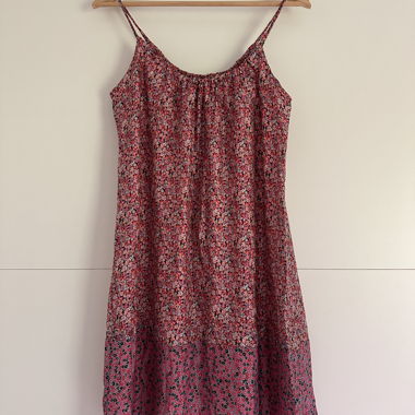 Romantisches Seidenkleid