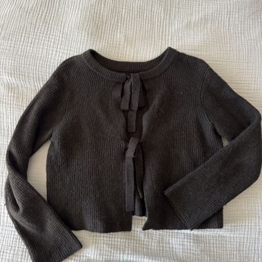 Knit cardigan with bows
