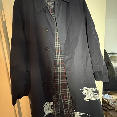 Trench Burberrys con stampa cavaliere