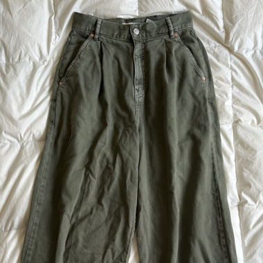 Olivgrüne Jeans Wide