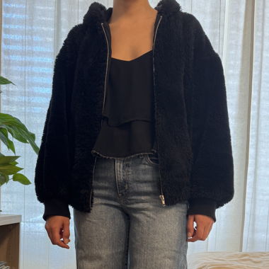 Giacca Hoodie in Pelliccia Sintetica Nera
