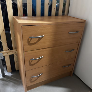 Commode en bois  bon état  3 tiroirs