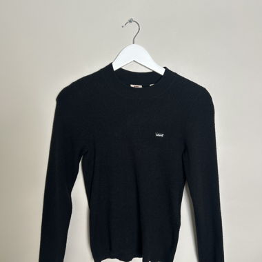 Levi's schwarzer Ripp-Pullover