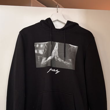 Sweat à capuche noir avec imprimé Pray