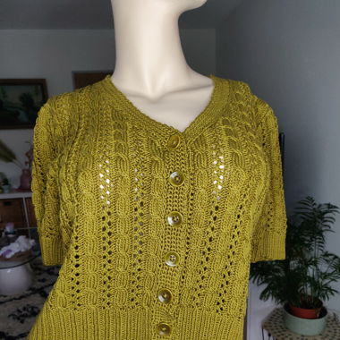 Handgestrickter grüner Westen-Pullover 