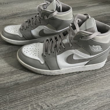 Nike Air Jordan 1