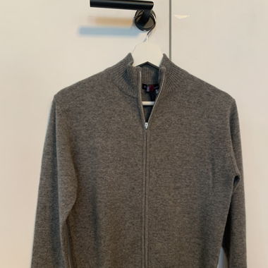 Graue Kaschmirjacke