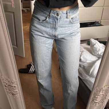 HUGO Straight-Jeans in Hellblau
