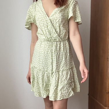 robe d'été verte motif fleuri fluide