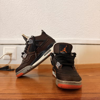 Jordan 4 noir orangé