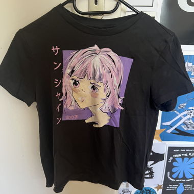 H&M anime manga Tshirt
