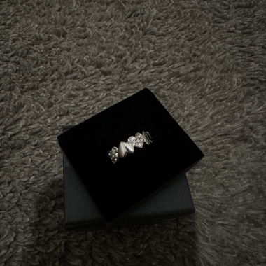 Guess silver ring with heart motif