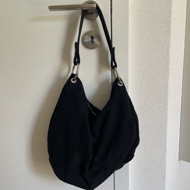 black shoulder bag 