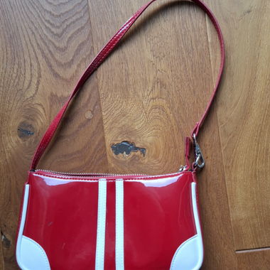Rote Handtasche