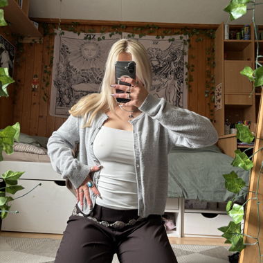 grey knitted cardigan 