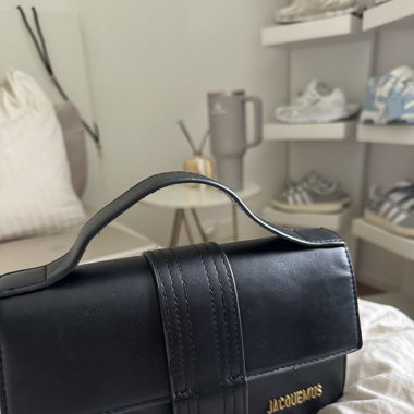 JACQUEMUS Schwarz 