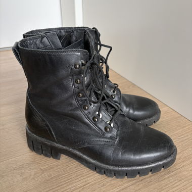 Tamaris schwarze Schnürstiefeletten EU 36