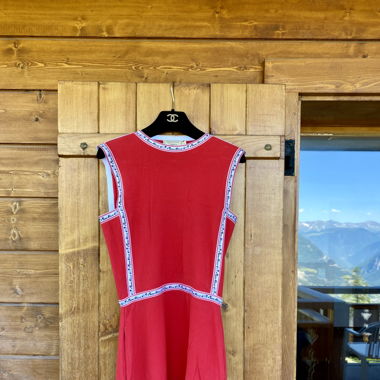 Robe rouge Maison Kitsuné Paris