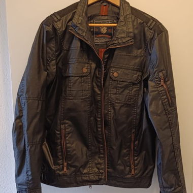 Jacke Leder Optik Grösse L 52/54 mit div. Taschen
