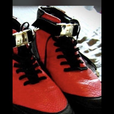 Sneakers swag rosse e nere con oro