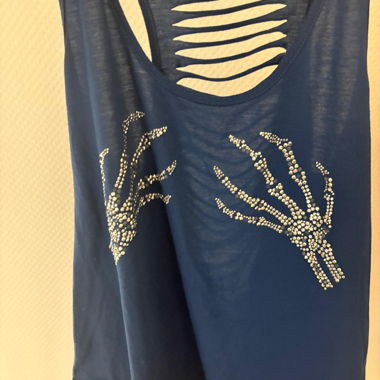 Blaues Cut-Out Tanktop mit Strass-Skelett