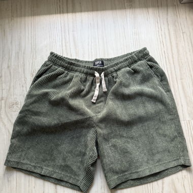 Shorts en velours côtelé Super Massive, vert olive, taille M