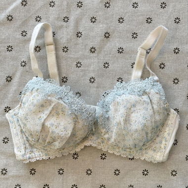 Vintage giapponese: reggiseno bianco con stampa floreale blu