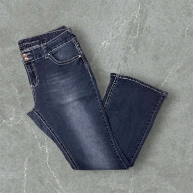 beautiful vintage jeans with design on backpockets