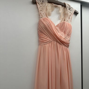 Abito in pizzo rosa