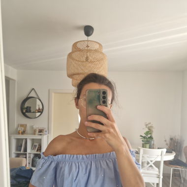 Haut avec épaule découverte