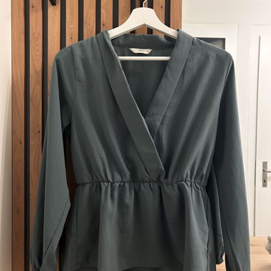 Fitted green shirt