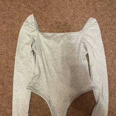 grauer Body