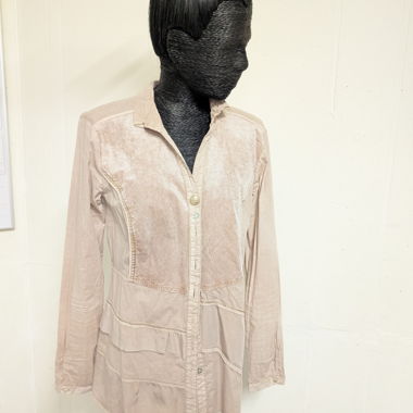 Camicia beige in pelle scamosciata