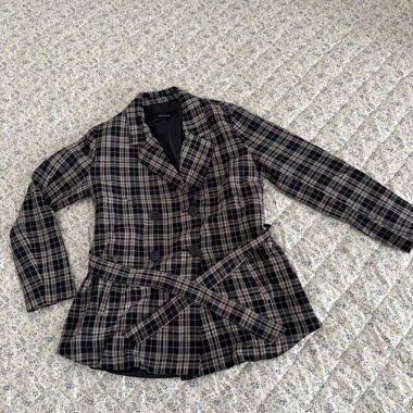 Blazer à carreaux avec ceinture nouée