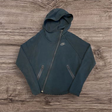 Nike Tech Fleece mit schrägem Verschluss