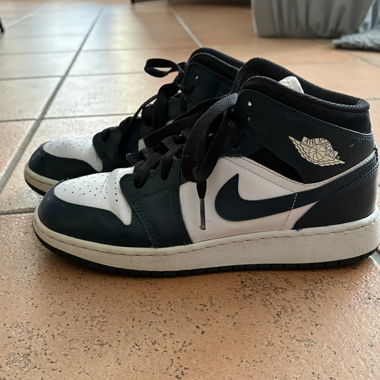 Sneakers Nike Air Jordan 1 Mid verde scuro e bianco