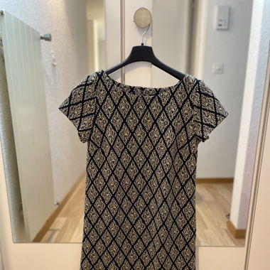 Goldenes festliches Kleid