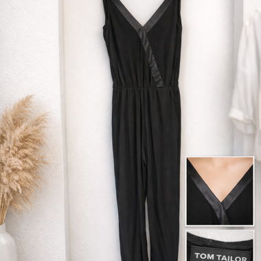 Elegant black jumpsuit by Tom Tailor Contemporary in size 34.