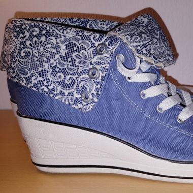 Converse bleues compensées