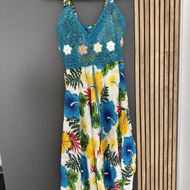 Robe longue en crochet floral