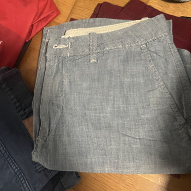 Graue Jeans-Shorts