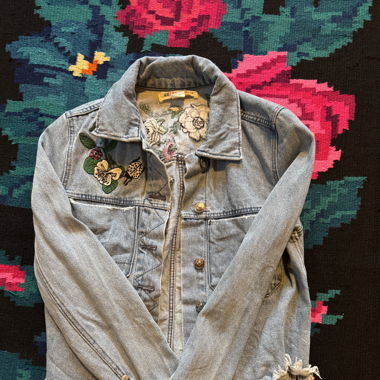 Bestickte Jeansjacke