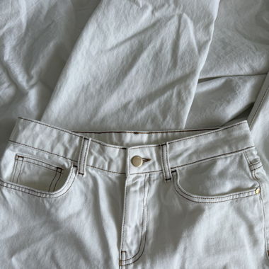 white jeans 