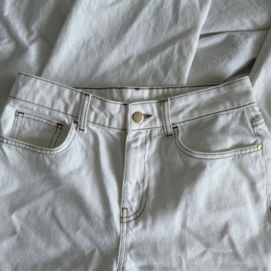 white jeans 