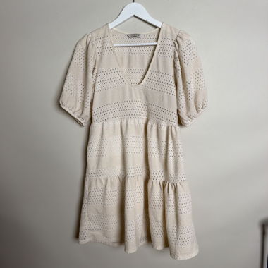 Stradivarius beige dress